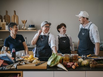4 Köche in der Workshop-Küche von Hotel Daberer
