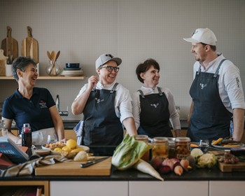 4 Köche in der Workshop-Küche von Hotel Daberer