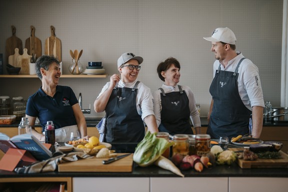 4 Köche in der Workshop-Küche von Hotel Daberer