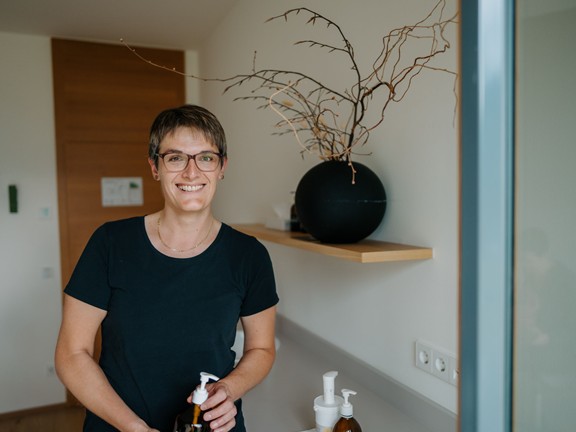 Conny, Spa-Mitarbeiterin im Hotel Daberer